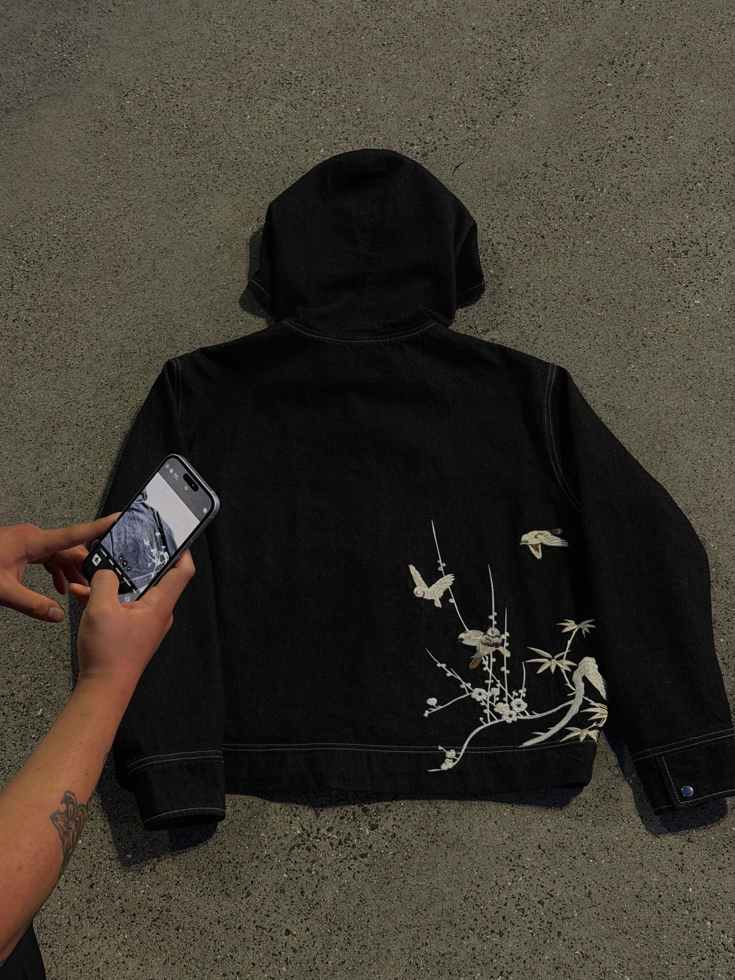 'MOTHEROFPEARL'(MOP) Hooded denim jacket